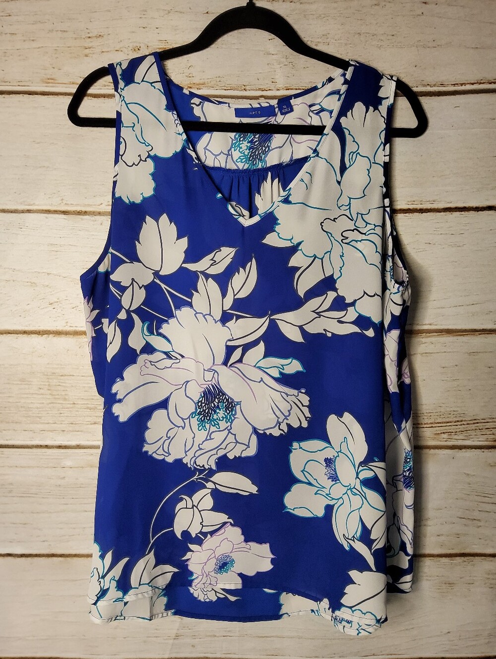 Apt. 9 Royal Blue and White Floral V-Neck Top.